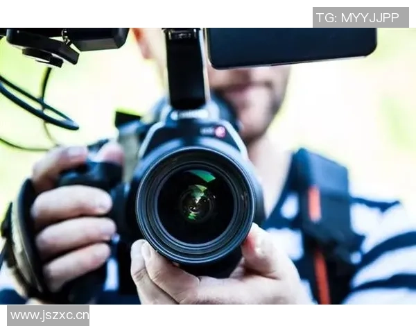 当代足球明星的偶像崇拜现象与其对年轻球员的影响探讨 当代足球明星的偶像崇拜现象与其对年轻球员的影响探讨