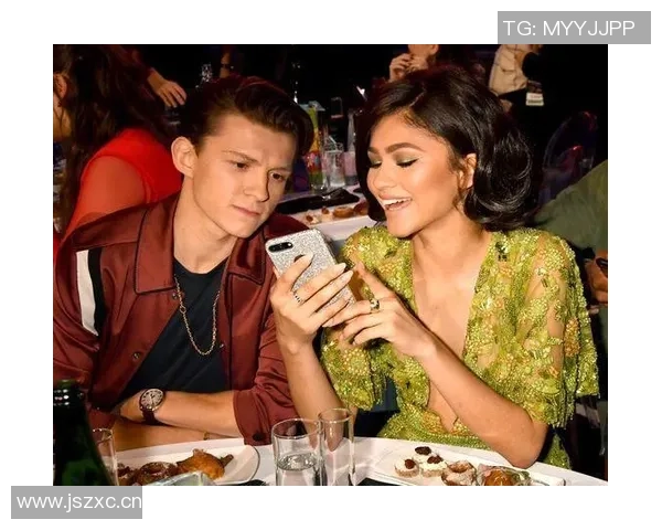 荷兰弟与足球明星的偶遇瞬间引发热议与欢笑 荷兰弟与足球明星的偶遇瞬间引发热议与欢笑